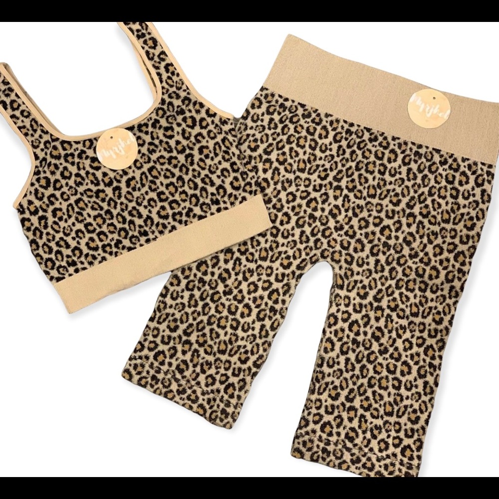 Brand new Set leopard stretch active wear